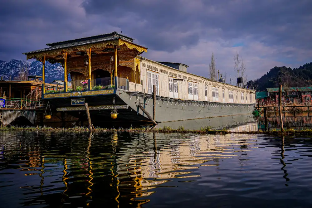 Kashmir Escape